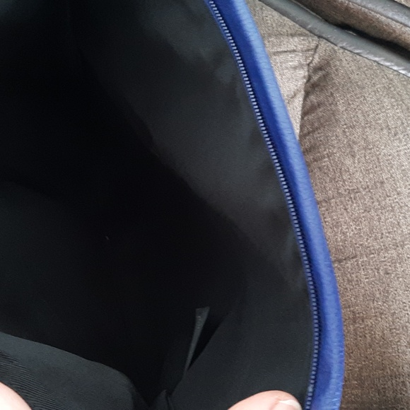 Forever 21 royal blue convertible purse perfect for traveling - Picture 4 of 5